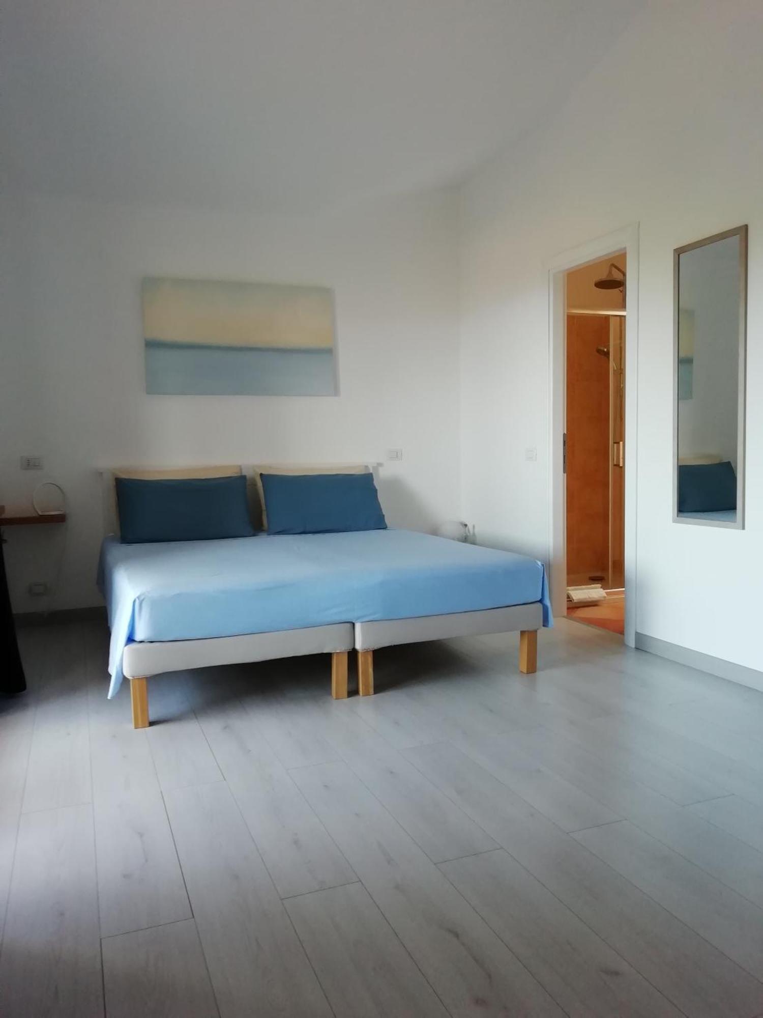 Frina Di Mari B&B 산테오도로 객실 사진